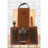 JUEGO DE ASADO RC RECTANGULAR CON VASO SIMIL CARPINCHO