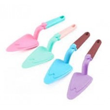 PALA PARA TORTA TRIANGULAR CON ALZADOR PLASTICA PALA PARA TORTA TRIANGULAR CON ALZADOR PLASTICA